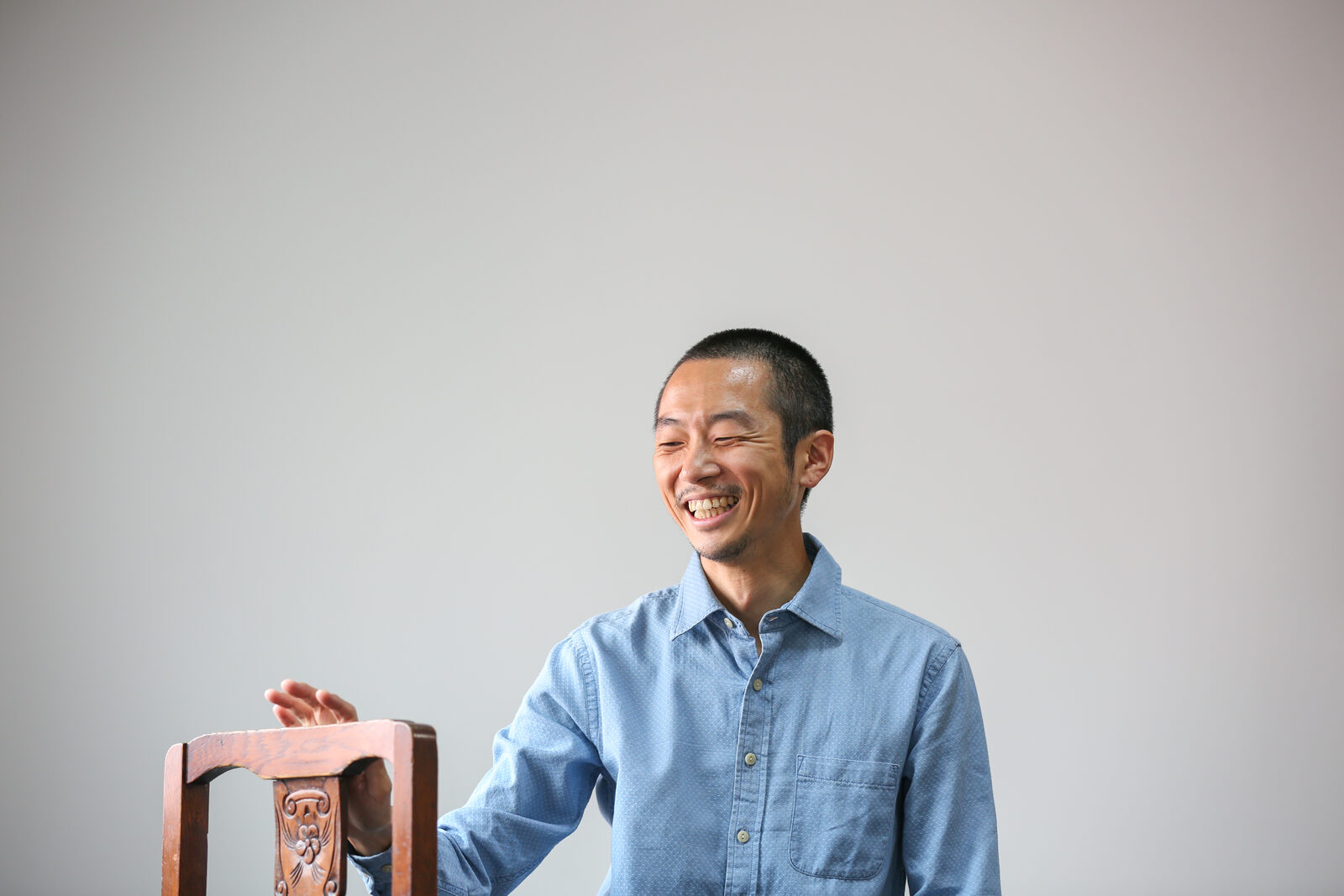 Takehiro Shimizu demonstrating chair work with a wooden chair